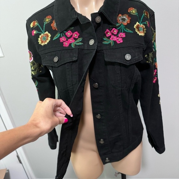 Gianni Bini Embroidered Black Jean Jacket Florals Small - Picture 3 of 6